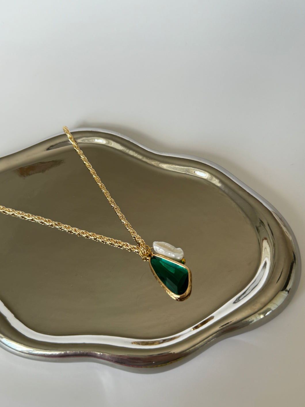 Green Gem And Pearl Gold Necklace