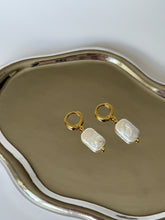 Load image into Gallery viewer, Rectangular Pearl Gold Earrings
