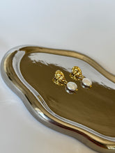 Load image into Gallery viewer, Gold Coin Pearl Earrings
